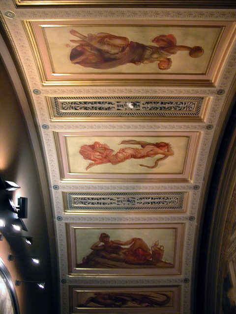 London: Victoria and Albert Museum 24